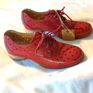 Red leather Born Shoes Size 9 NWT